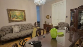 For Sale 5 room  Apartment in Sololaki dist. (Old Tbilisi)