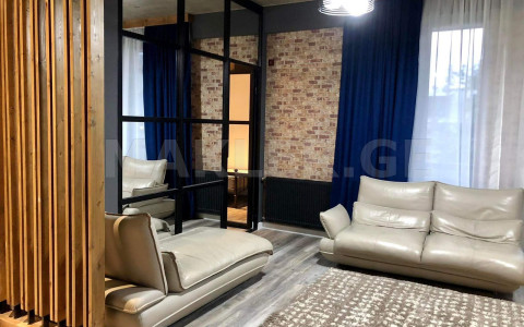  Сдаётся 3 комнатная  Квартира в Ваке  на ул. Аракишвили 