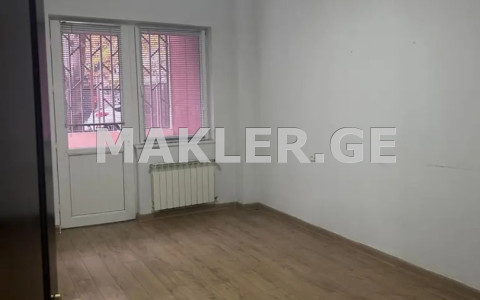  Сдаётся 3 комнатная  Квартира в Ваке  на ул. Палиашвили 