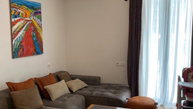 ქირავდება 2 ოთახიანი  ბინა ვაკეში