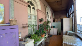 Продается 3 комнатная  Квартира на Мтацминда  (Старый Тбилиси)