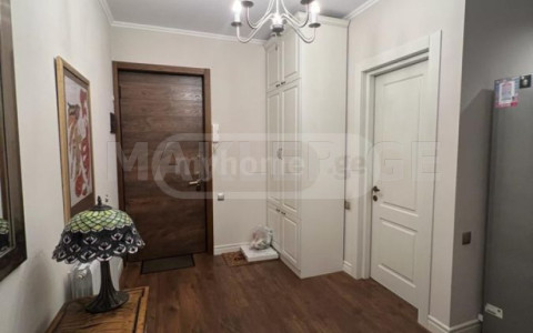  ქირავდება 4 ოთახიანი  ბინა ვაკეში  ყიფშიძის ქუჩაზე 