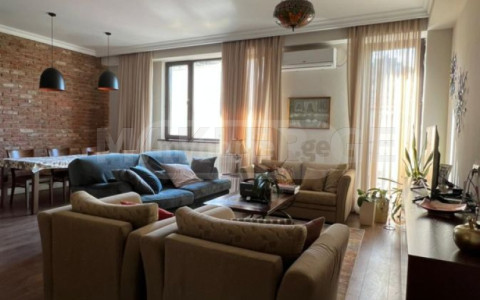  ქირავდება 4 ოთახიანი  ბინა ვაკეში  ყიფშიძის ქუჩაზე 