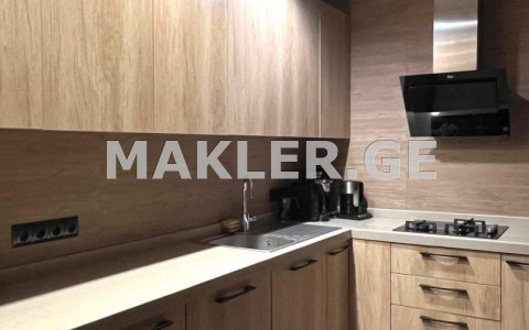  Сдаётся 4 комнатная  Квартира в Ваке  на ул. Кипшидзе 