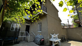 For Sale 202 m² space Private House in Sololaki dist. (Old Tbilisi)