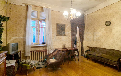  იყიდება 3 ოთახიანი  ბინა სოლოლაკში (ძველ თბილისში)  ლერმონტოვის ქუჩაზე 