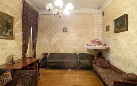  იყიდება 3 ოთახიანი  ბინა სოლოლაკში (ძველ თბილისში)  ლერმონტოვის ქუჩაზე 