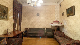 იყიდება 3 ოთახიანი  ბინა სოლოლაკში (ძველ თბილისში)