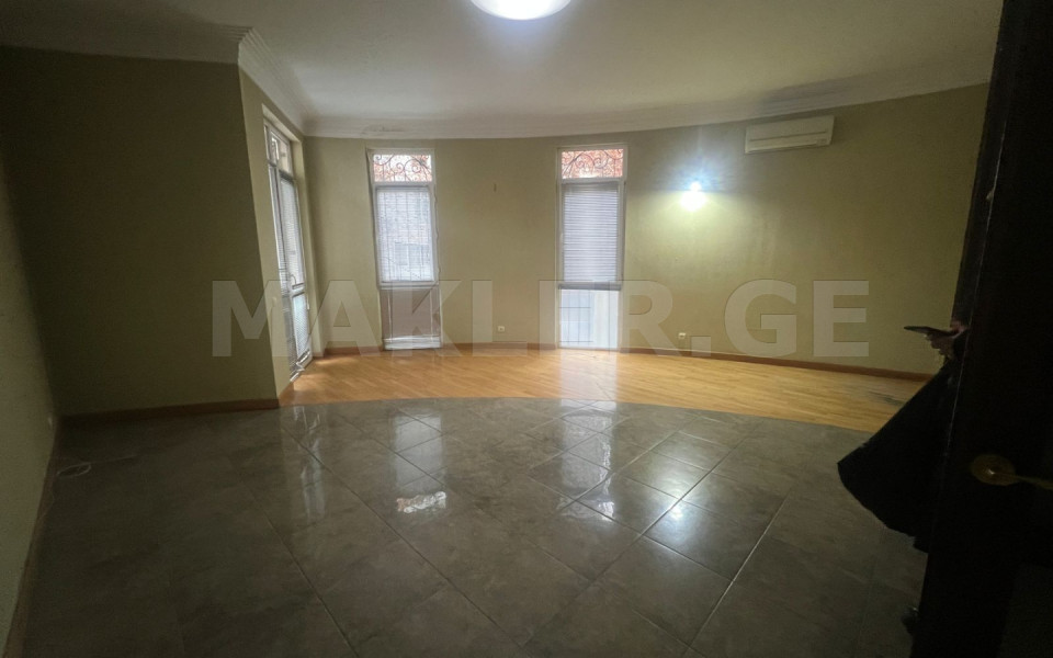  For Rent 101 m² space Office in Vake dist.  in Mosashvili st. 