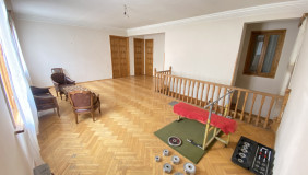 For Sale 258 m² space Private House in Chugureti dist.