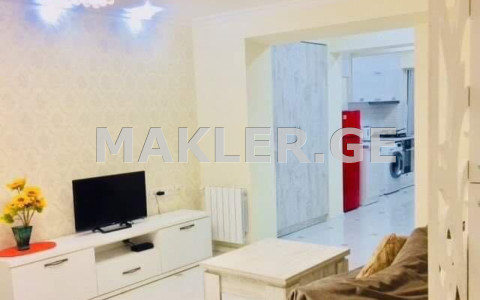  Продается 8 комнатная  Квартира в Сабуртало  на ул. О. Чиладзе 