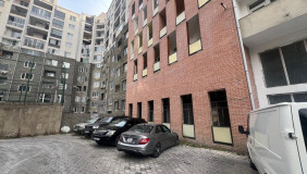 იყიდება 360 m² ფართობის ოფისი საბურთალოზე