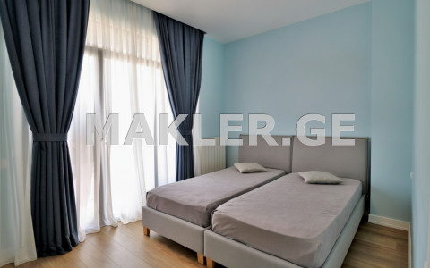  出售 4 room  公寓 萨布尔塔洛区  in Ana Politkovskaya st. 