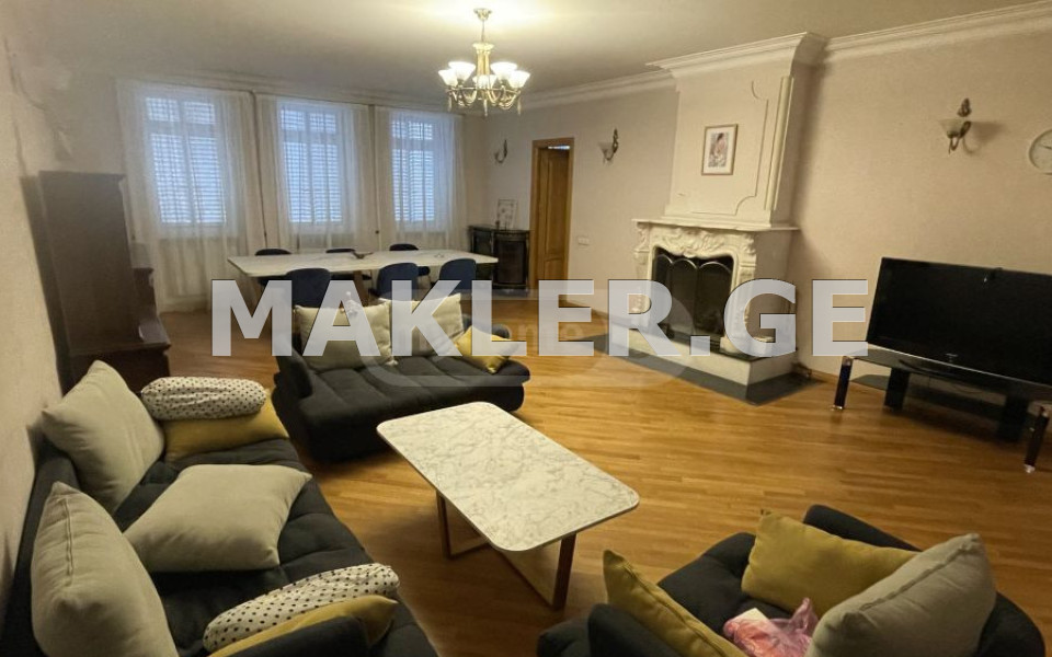  ქირავდება 5 ოთახიანი  ბინა მთაწმინდაზე (ძველ თბილისში)  ალ. ჭავჭავაძის ქუჩაზე 