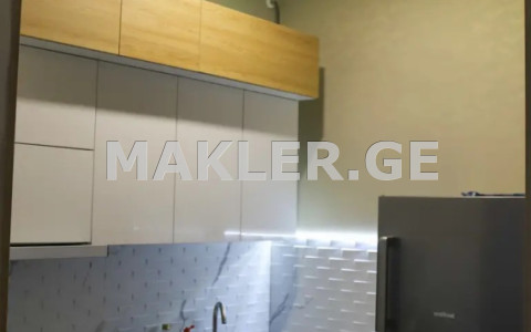  ქირავდება 2 ოთახიანი  ბინა ვერაზე  ჭოველიძის ქუჩაზე 