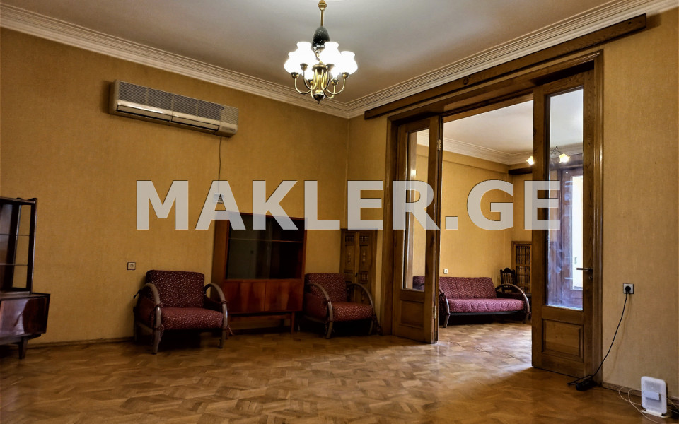  للبيع 6 room  الشقة في منطقة تشوغوريتي  in Ninoshvili st. 