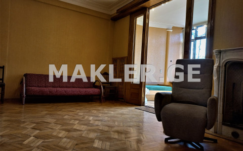  للبيع 6 room  الشقة في منطقة تشوغوريتي  in Ninoshvili st. 