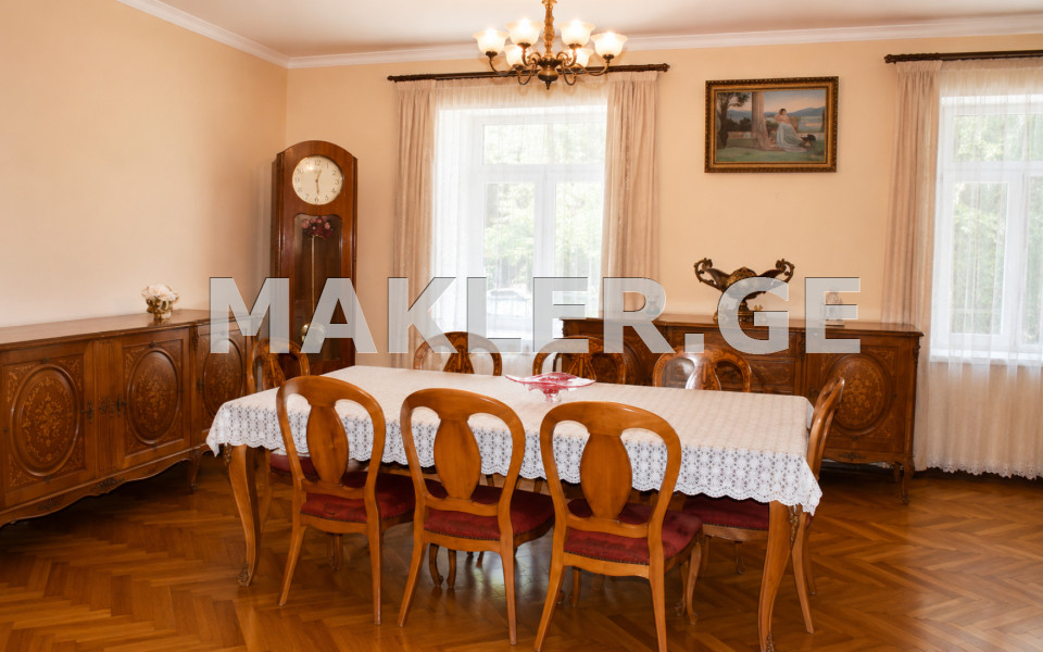  იყიდება 140 m² ფართობის საკუთარი სახლი სოლოლაკში (ძველ თბილისში)  ამაღლების ქუჩაზე 