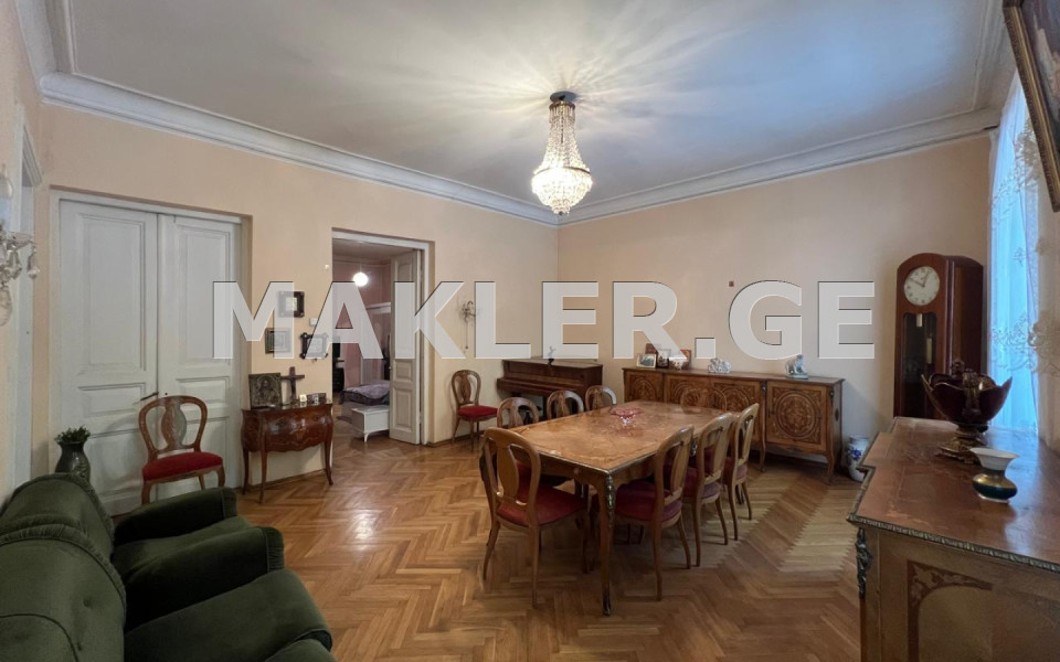  Satılık 4 room  Daire in Sololaki dist. (Old Tbilisi)  in Amagleba st. 