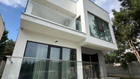 For Rent 300 m² space Private House in Mtatsminda dist. (Old Tbilisi)