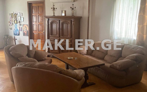  იყიდება 485 m² ფართობის საკუთარი სახლი ვერაზე  გუნიას ქუჩაზე 