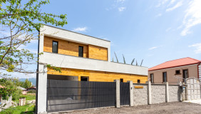 ქირავდება 540 m² ფართობის საკუთარი სახლი