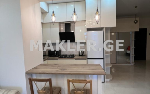  ქირავდება 2 ოთახიანი  ბინა საბურთალოზე  სააკაძის მოედანზე 