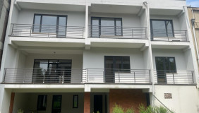 Satılık veya Kiralık 461 m²  Büro & Ofis in Vedzisi dist.