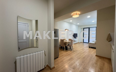  იყიდება 2 ოთახიანი  ბინა ვაკეში  ყიფშიძის ქუჩაზე 