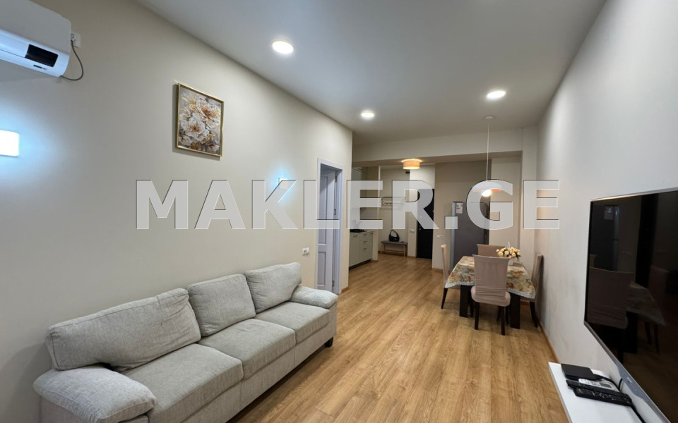  იყიდება 2 ოთახიანი  ბინა ვაკეში  ყიფშიძის ქუჩაზე 