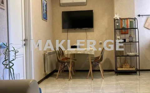  ქირავდება 3 ოთახიანი  ბინა ვეძისში  ისაკაძის ქუჩაზე 