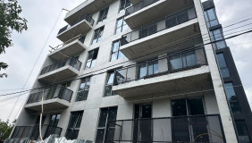 იყიდება 4 ოთახიანი  ბინა ვაკეში