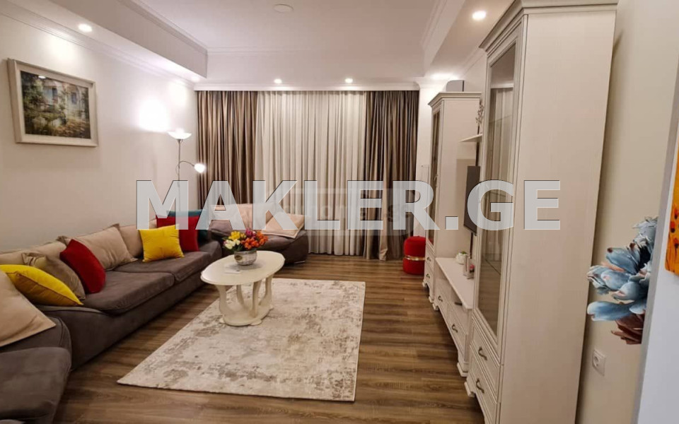  ქირავდება 4 ოთახიანი  ბინა საბურთალოზე  კოსტავას ქუჩაზე 