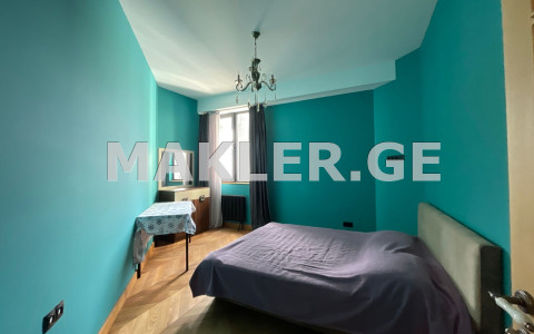  ქირავდება 3 ოთახიანი  ბინა ვაკეში  ატენის  ქუჩაზე 