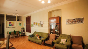 For Sale 7 room  Apartment in Chugureti dist.