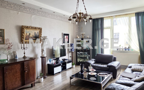  იყიდება 4 ოთახიანი  ბინა საბურთალოზე  მიროტაძის ქუჩაზე 