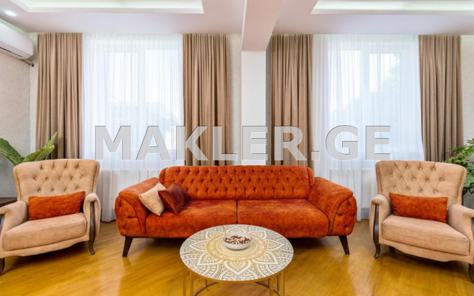  Сдаётся 6 комнатная  Квартира в Ваке  на ул. Палиашвили 