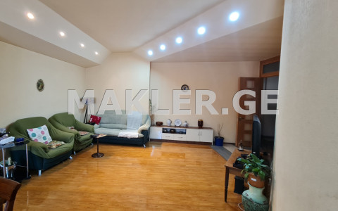  იყიდება 5 ოთახიანი  ბინა საბურთალოზე  მ. ალექსიძის ქუჩაზე 