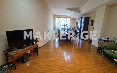  იყიდება 5 ოთახიანი  ბინა საბურთალოზე  მ. ალექსიძის ქუჩაზე 