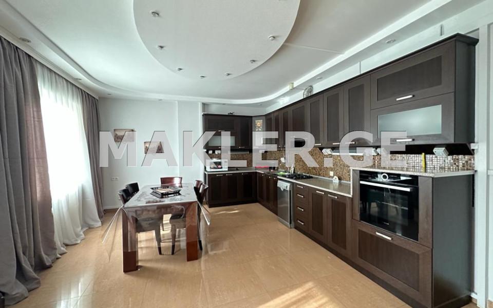  ქირავდება 4 ოთახიანი  ბინა ვაკეში  ი. ჭავჭავაძის გამზ. 