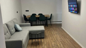 ქირავდება 2 ოთახიანი  ბინა ვაკეში