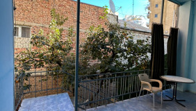 იყიდება 210 m² ფართობის საკუთარი სახლი საბურთალოზე