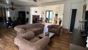 For Sale 395 m² space Private House