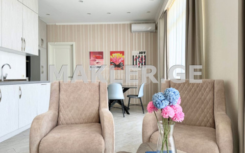  ქირავდება 3 ოთახიანი  ბინა ვერაზე  ხორავას ქუჩაზე 