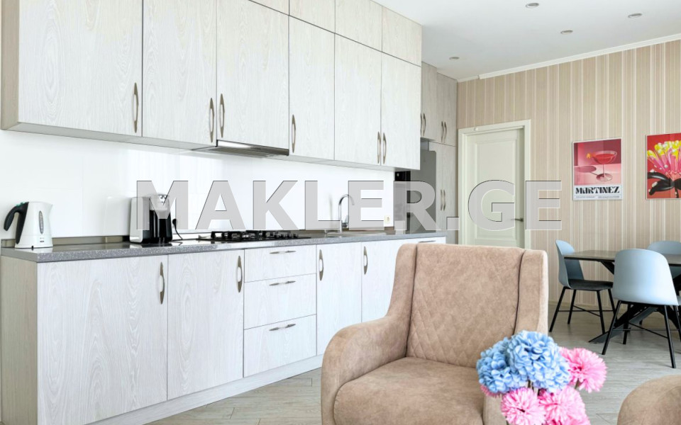  ქირავდება 3 ოთახიანი  ბინა ვერაზე  ხორავას ქუჩაზე 