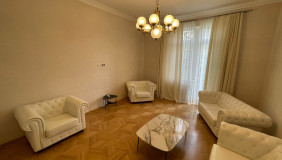 Продается или Сдаётся 2 комнатная  Квартира на Мтацминда  (Старый Тбилиси)