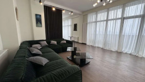 იყიდება 5 ოთახიანი  ბინა ვერაზე