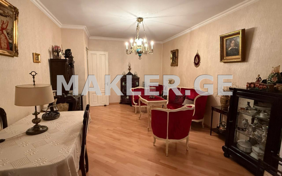  出售 5 room  公寓 萨布尔塔洛区  in Vazha-pshavela avenue 