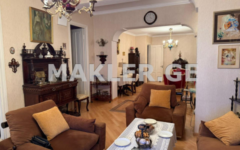  出售 5 room  公寓 萨布尔塔洛区  in Vazha-pshavela avenue 