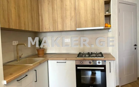  იყიდება 3 ოთახიანი  ბინა საბურთალოზე  უნივერსიტეტის ქუჩაზე 